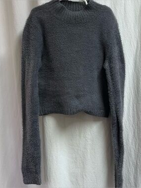 Woman’s Hollister Size  X-Small Cropped  Fuzzy Gray Sweater Y2K
